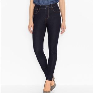 Levi’s High Rise Dark Wash Skinny Jeans Size 24x32